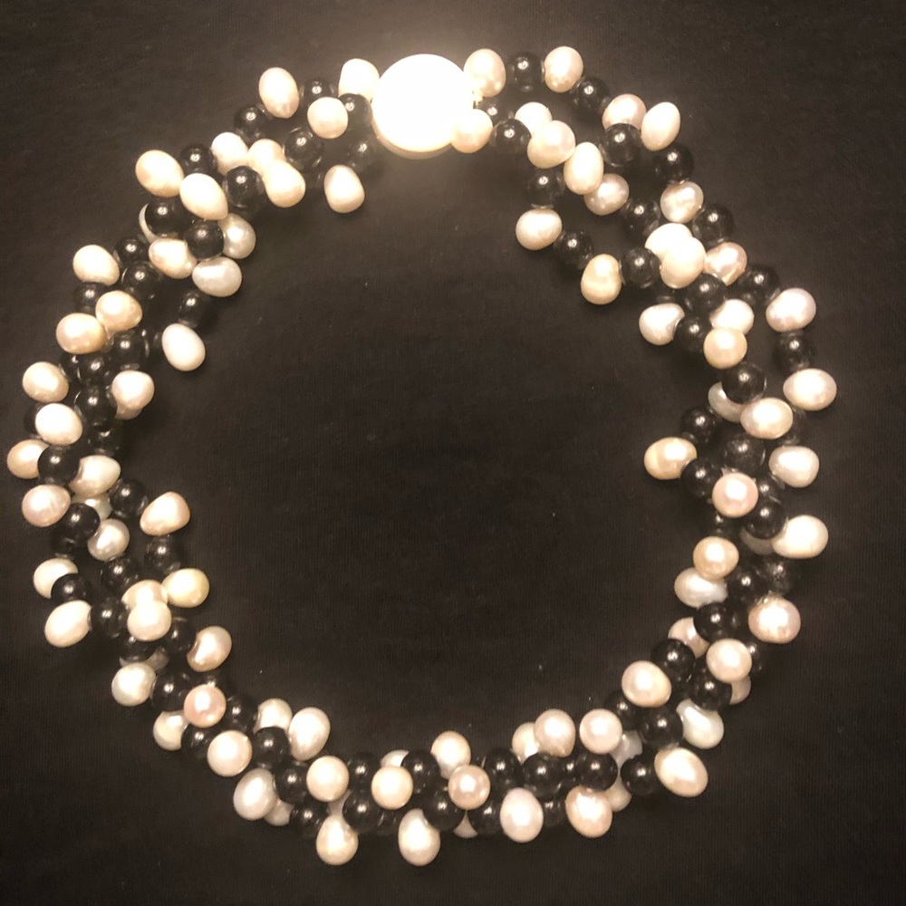 Beautiful Black & White Twisted Necklace